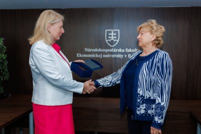 Ocenenie bývalých zamestnancov NHF